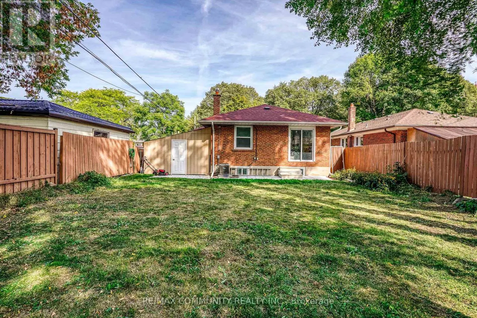 94 SEDGEMOUNT DRIVE