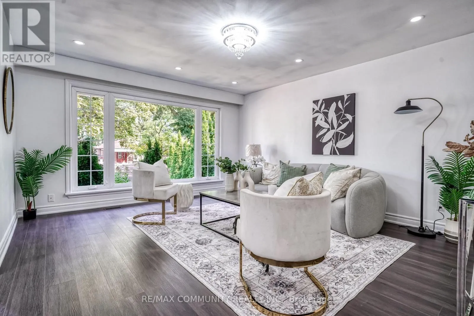94 SEDGEMOUNT DRIVE