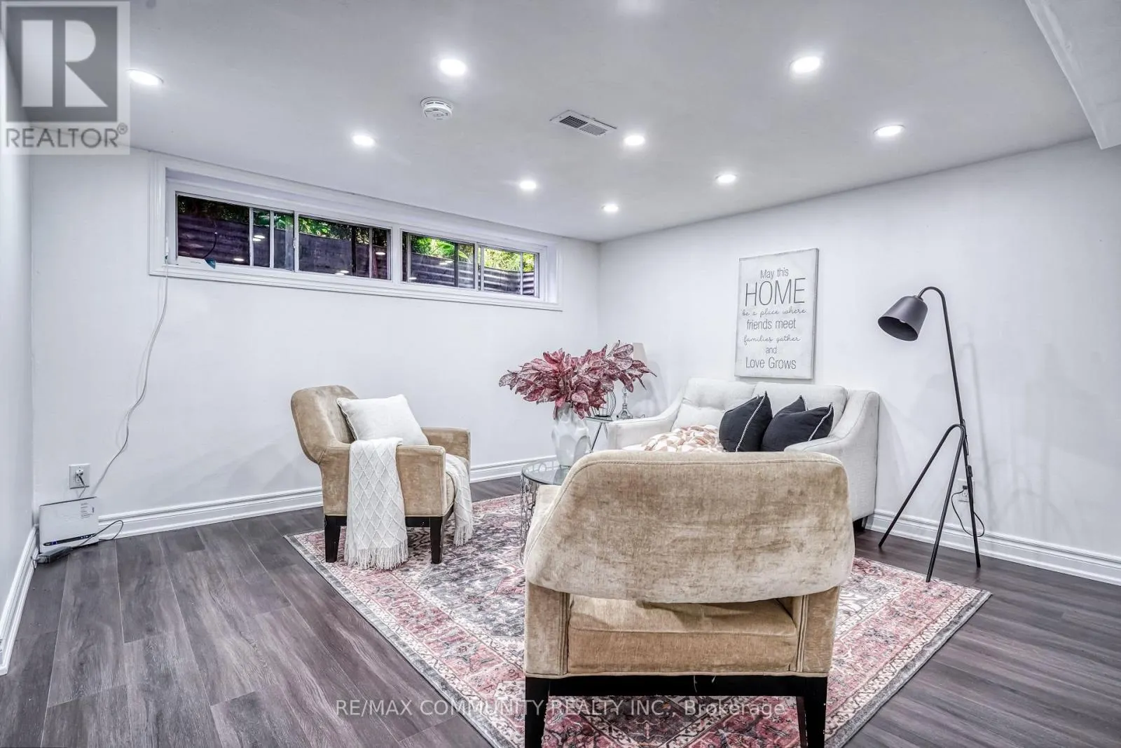 94 SEDGEMOUNT DRIVE