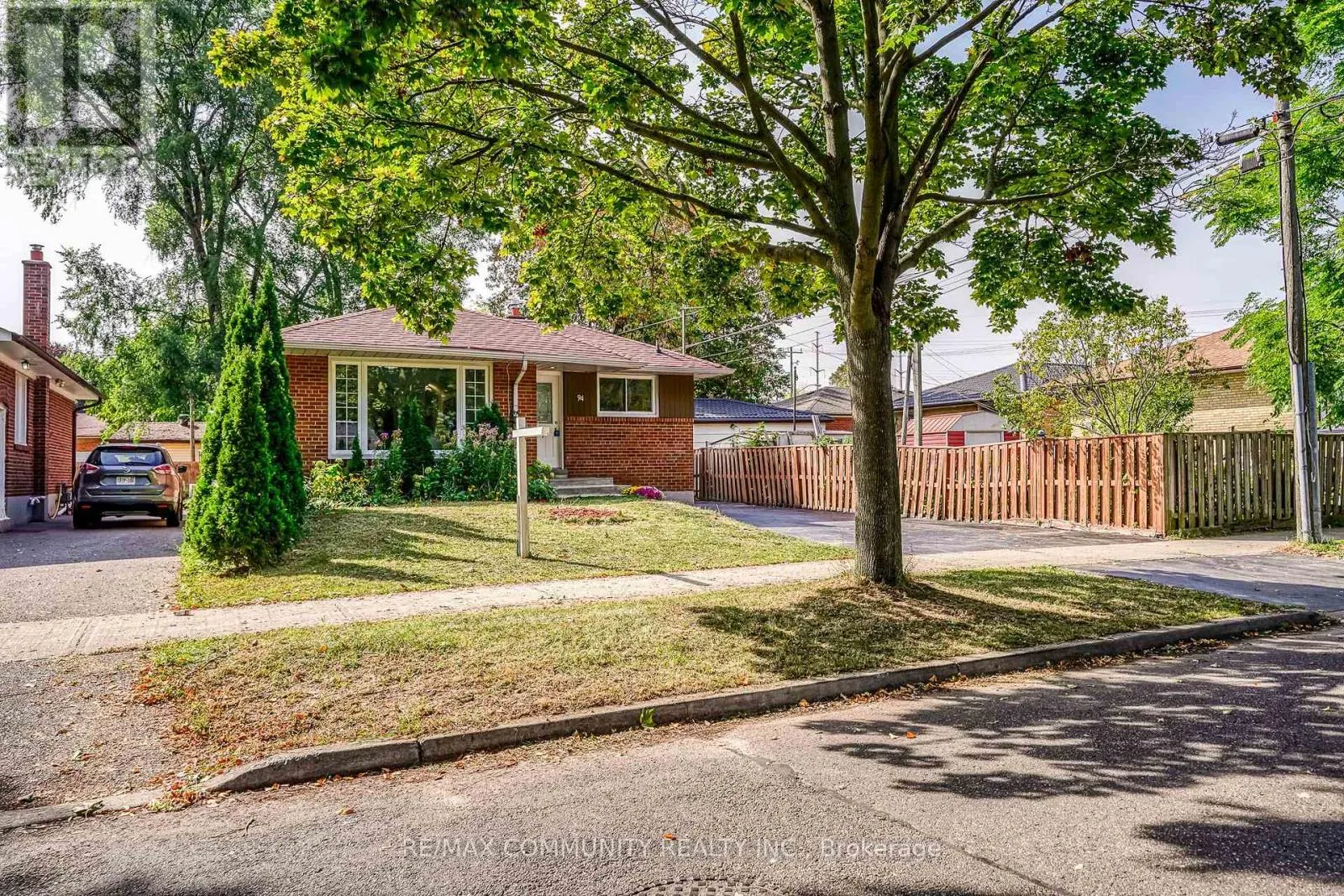 94 SEDGEMOUNT DRIVE