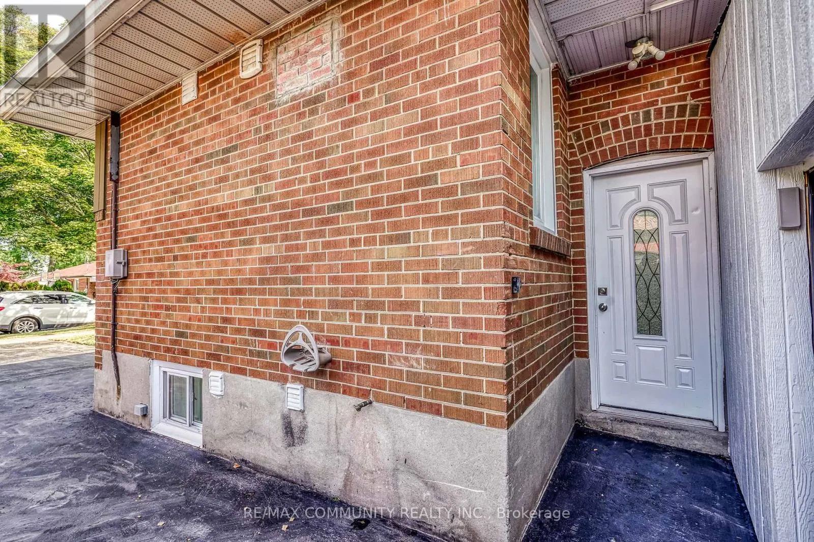 94 SEDGEMOUNT DRIVE