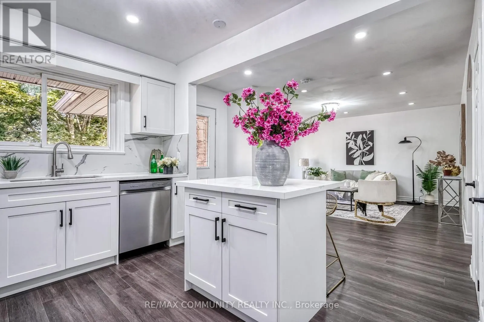 94 SEDGEMOUNT DRIVE