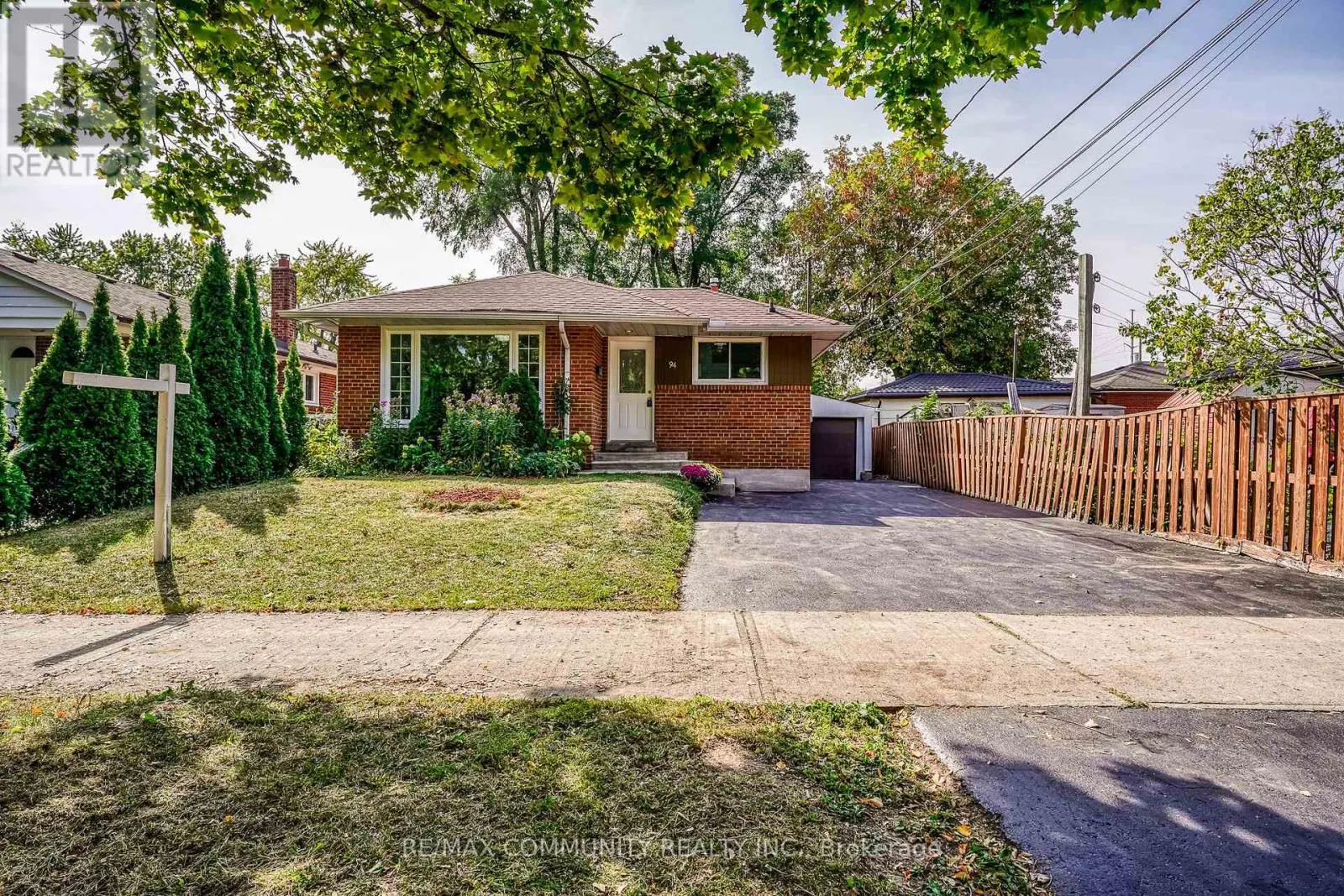 94 SEDGEMOUNT DRIVE