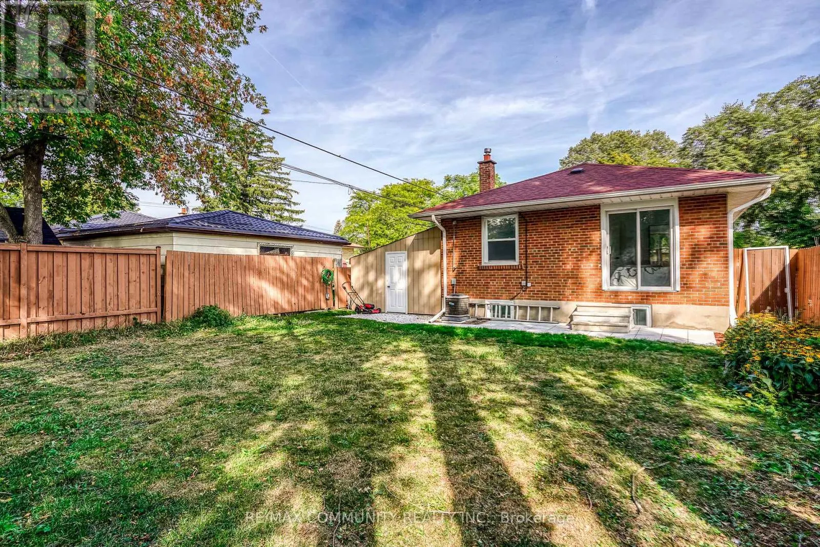 94 SEDGEMOUNT DRIVE