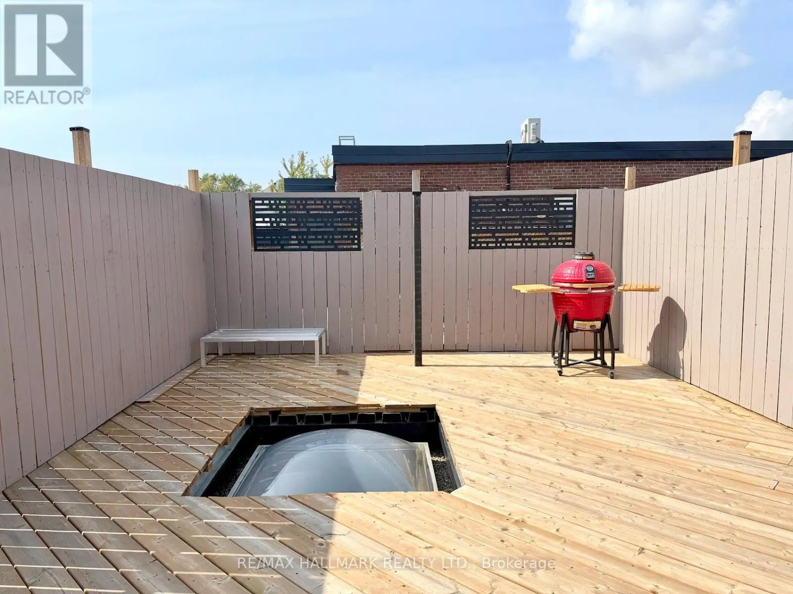 122 - 326 CARLAW AVENUE