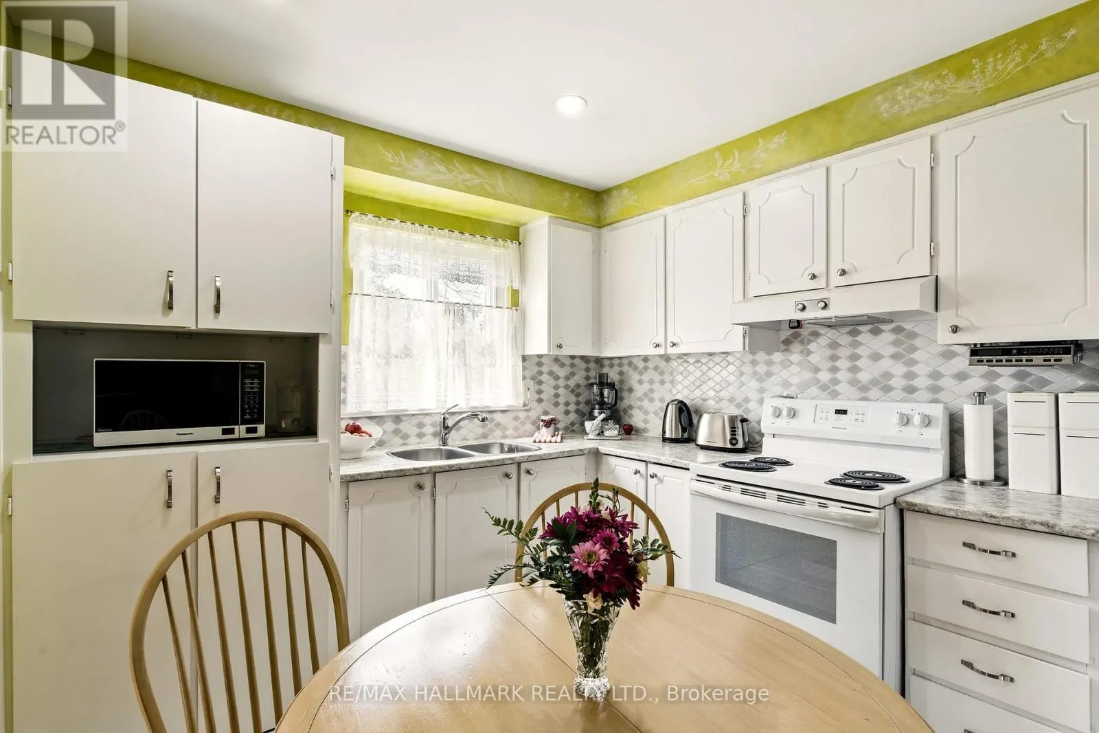 69 WHITE HEATHER BOULEVARD