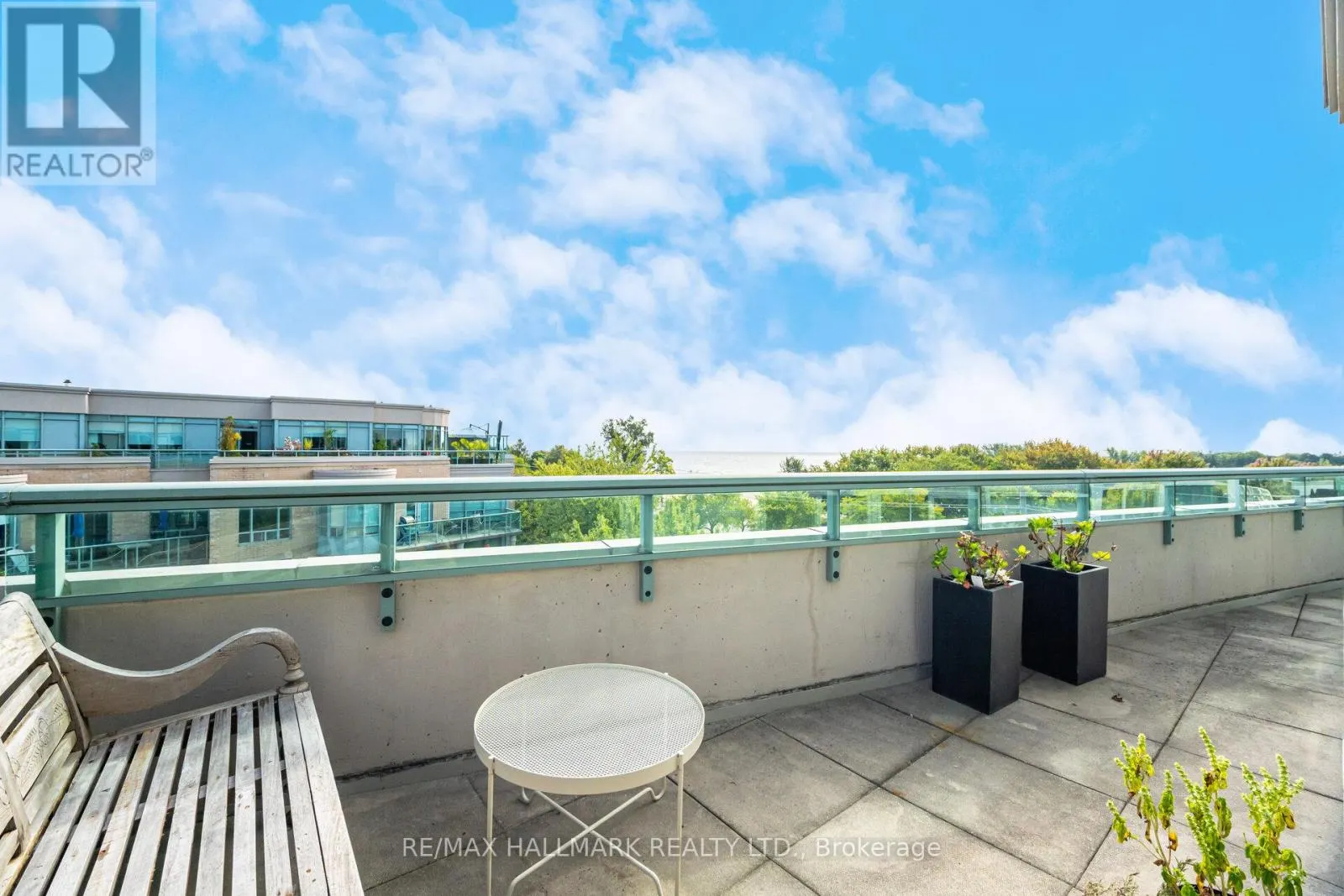 PH5 - 9 BOARDWALK DRIVE