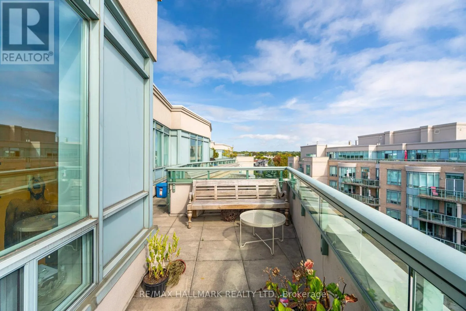 PH5 - 9 BOARDWALK DRIVE