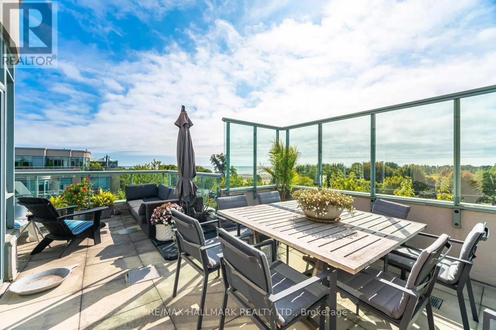 PH5 - 9 BOARDWALK DRIVE