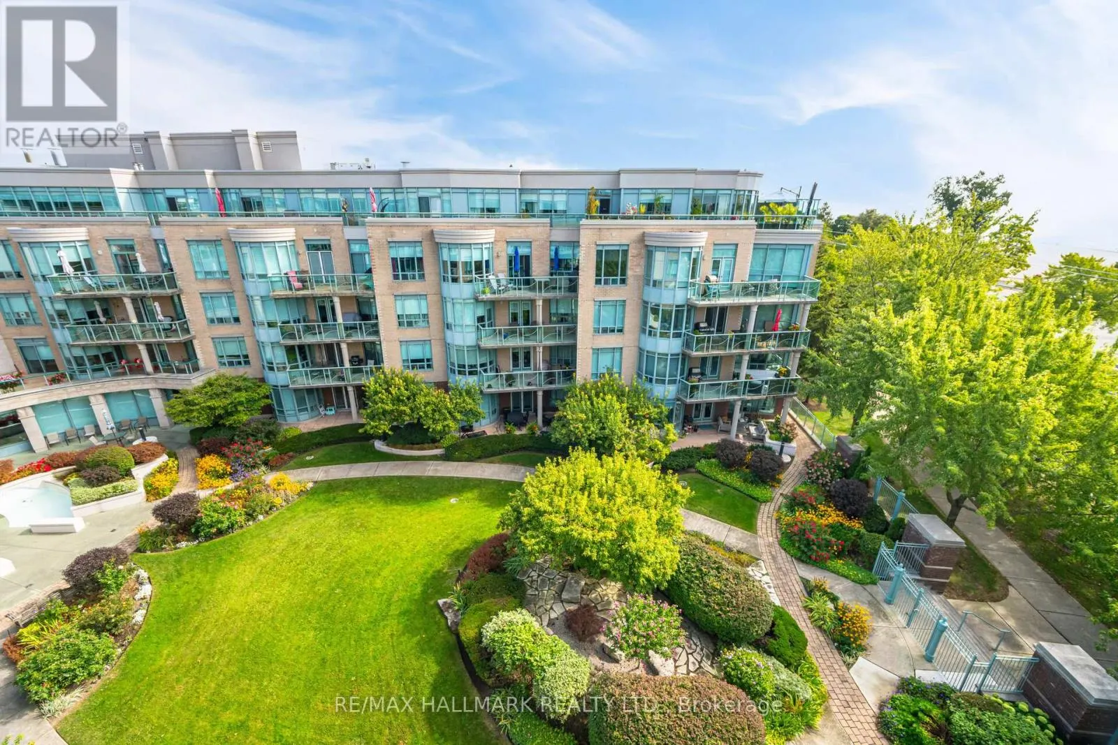 PH5 - 9 BOARDWALK DRIVE