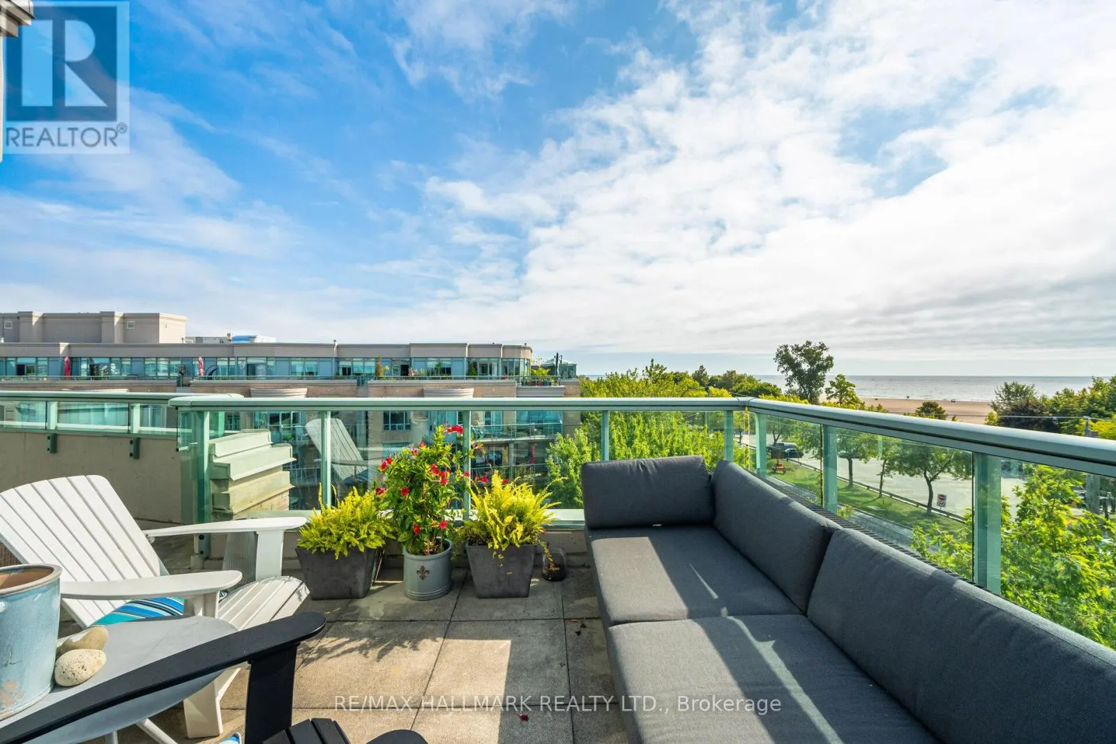 PH5 - 9 BOARDWALK DRIVE