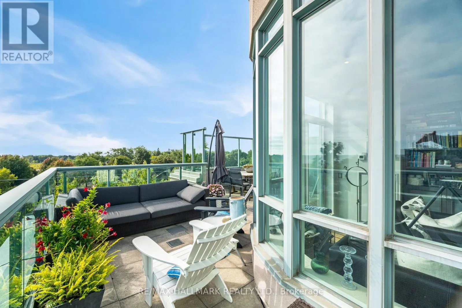 PH5 - 9 BOARDWALK DRIVE