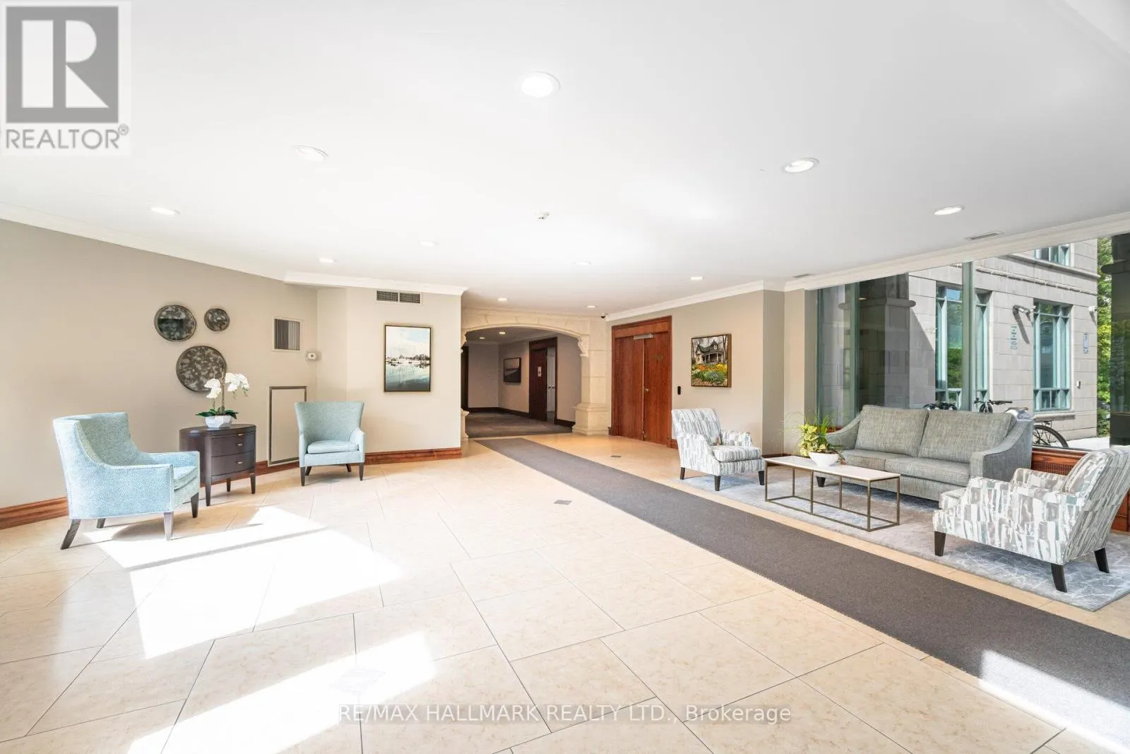 PH5 - 9 BOARDWALK DRIVE