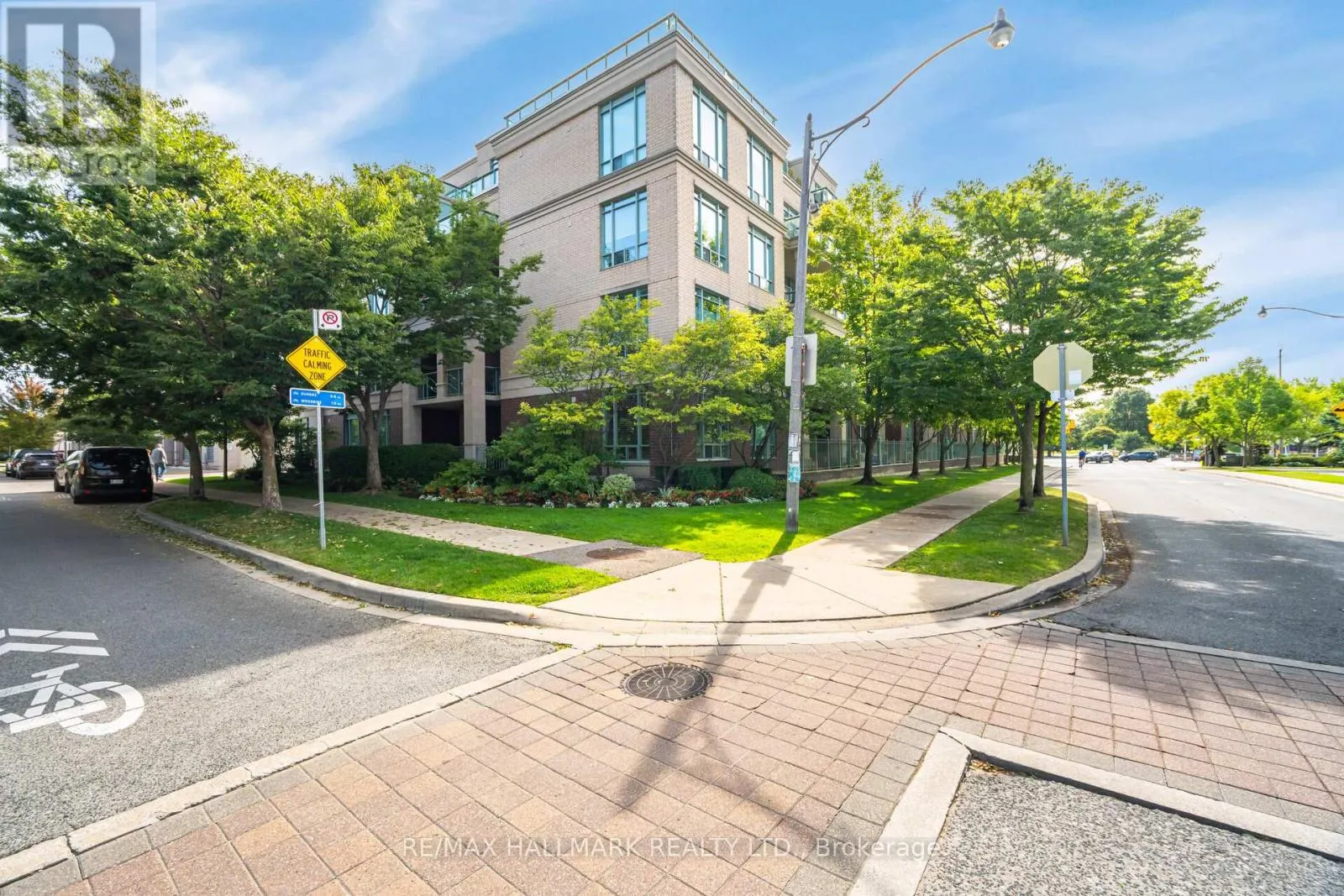 PH5 - 9 BOARDWALK DRIVE