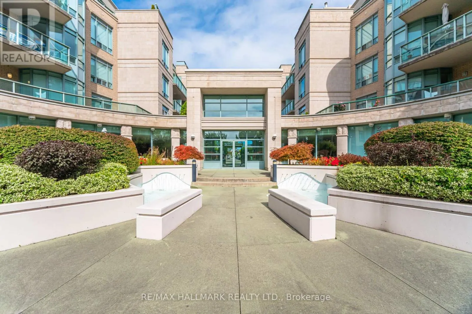 PH5 - 9 BOARDWALK DRIVE