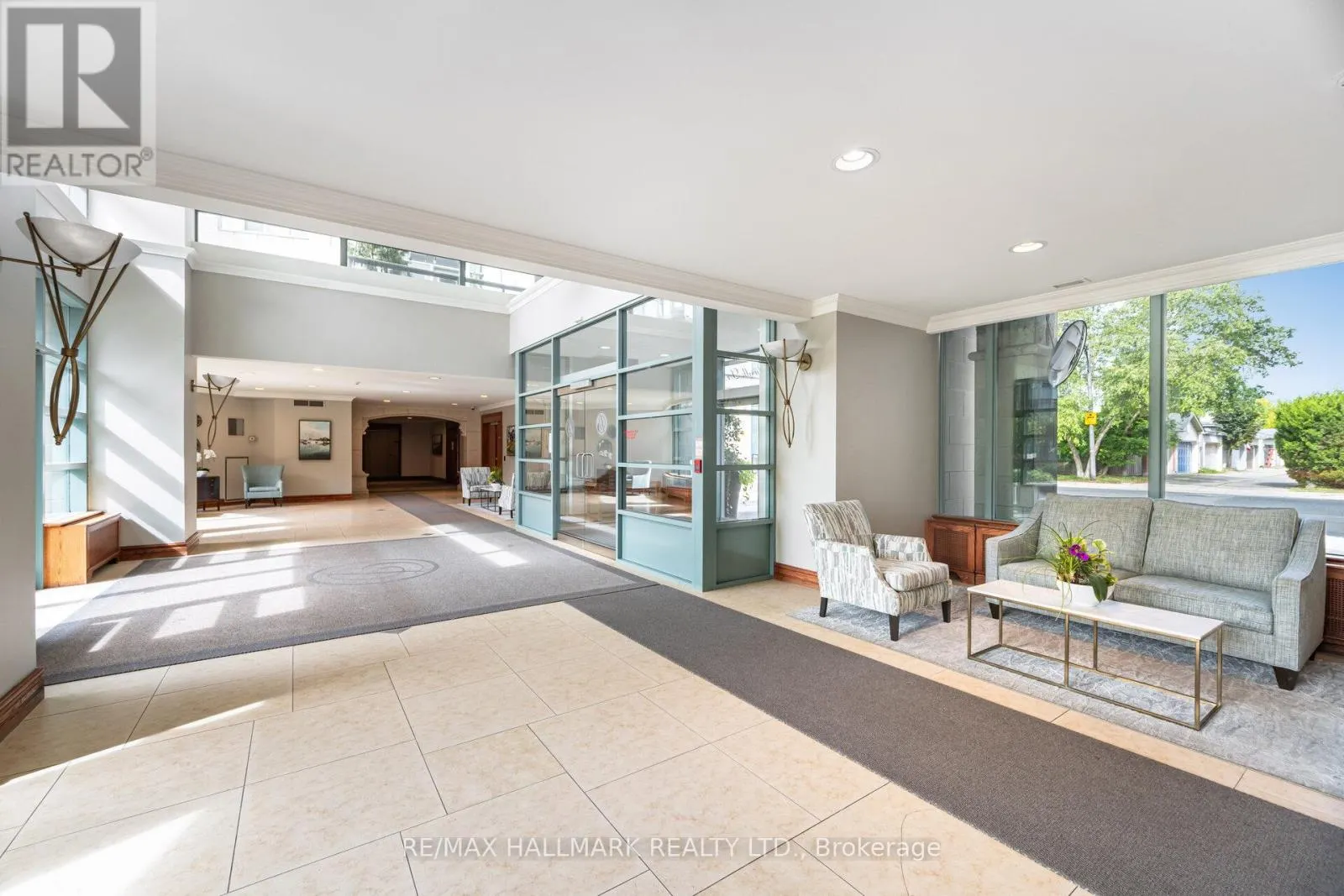 PH5 - 9 BOARDWALK DRIVE