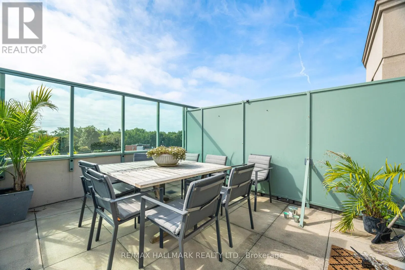 PH5 - 9 BOARDWALK DRIVE