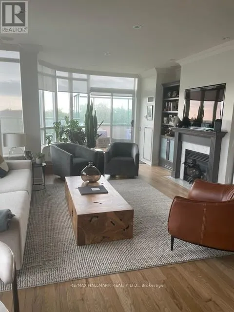PH5 - 9 BOARDWALK DRIVE