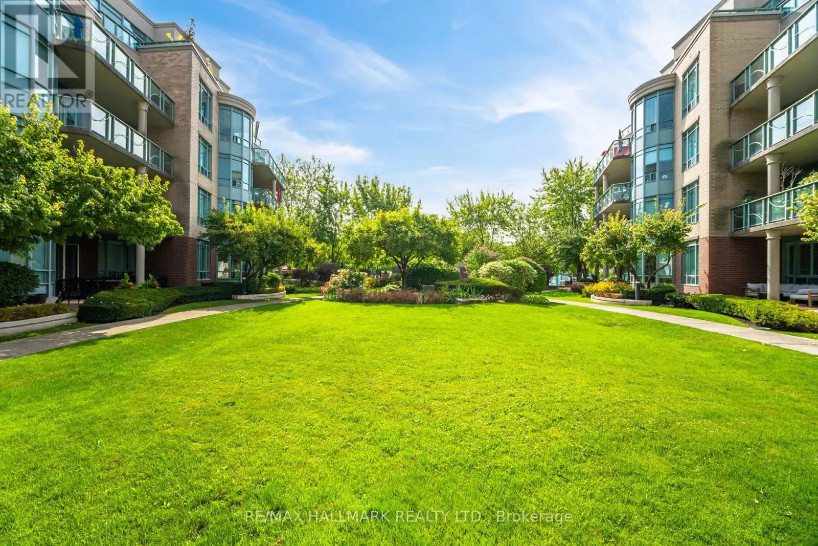 PH5 - 9 BOARDWALK DRIVE