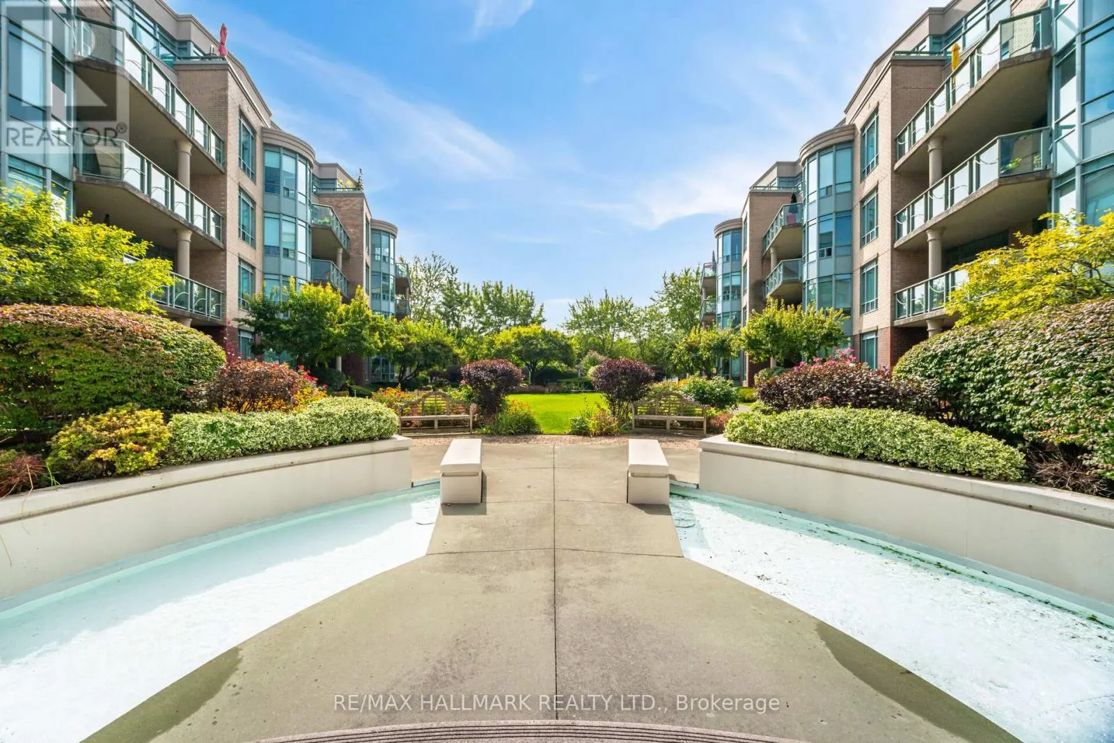 PH5 - 9 BOARDWALK DRIVE