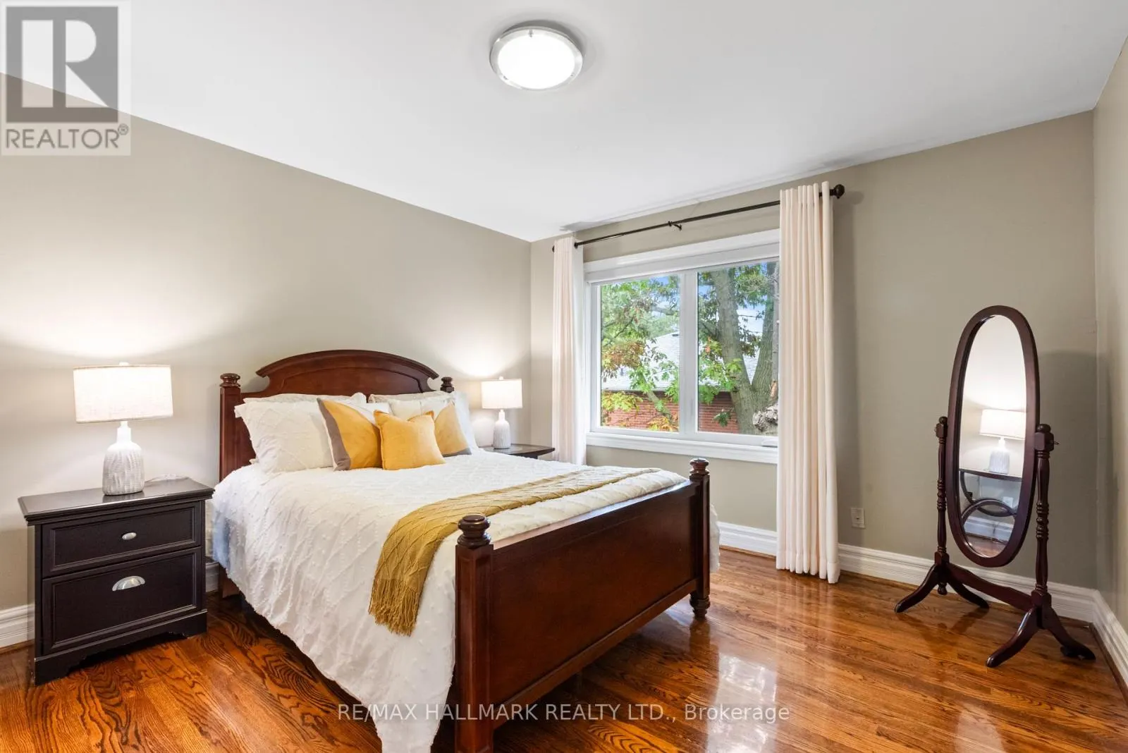 80 DUNSTALL CRESCENT