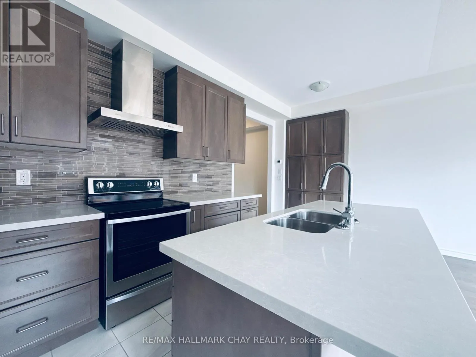17 SUTCLIFFE DRIVE