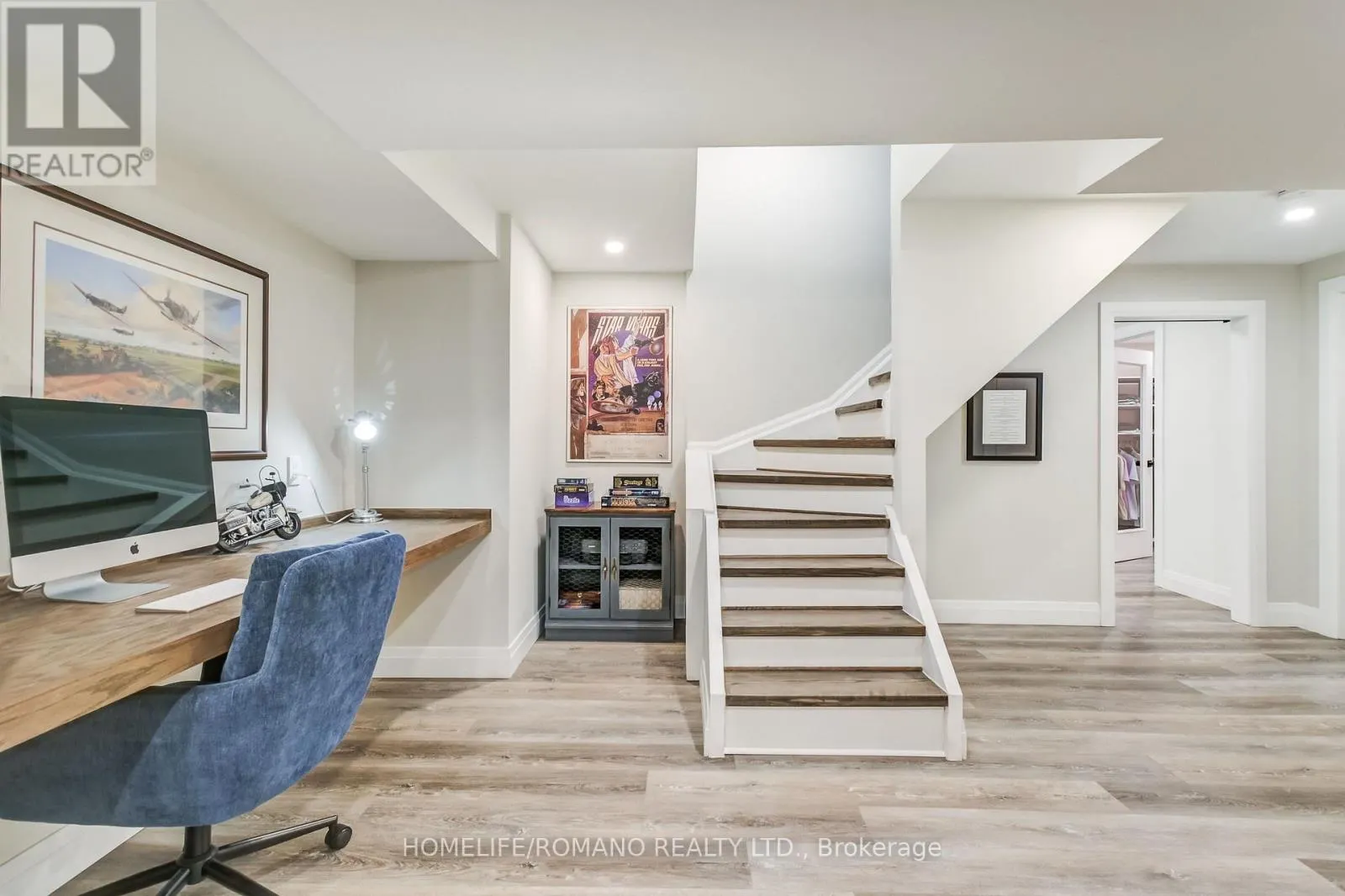 10 GLEN HILL DRIVE