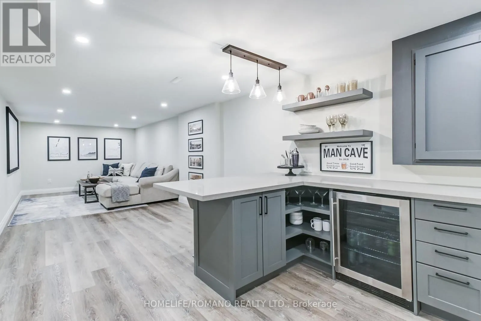 10 GLEN HILL DRIVE