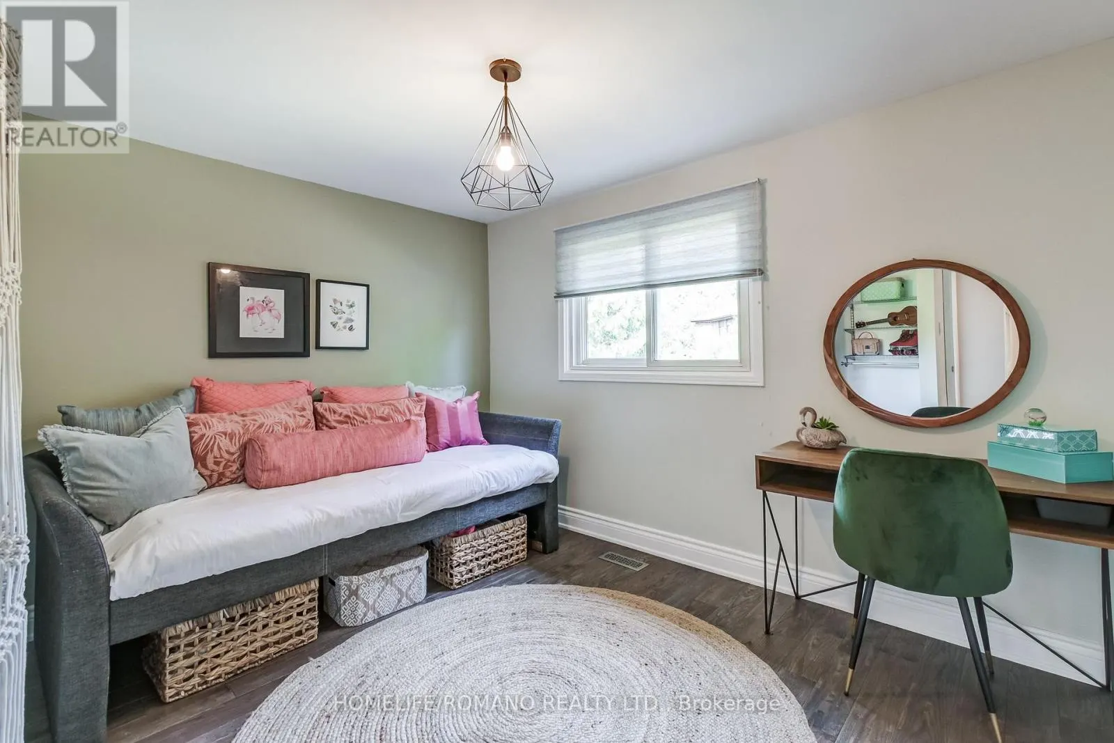 10 GLEN HILL DRIVE