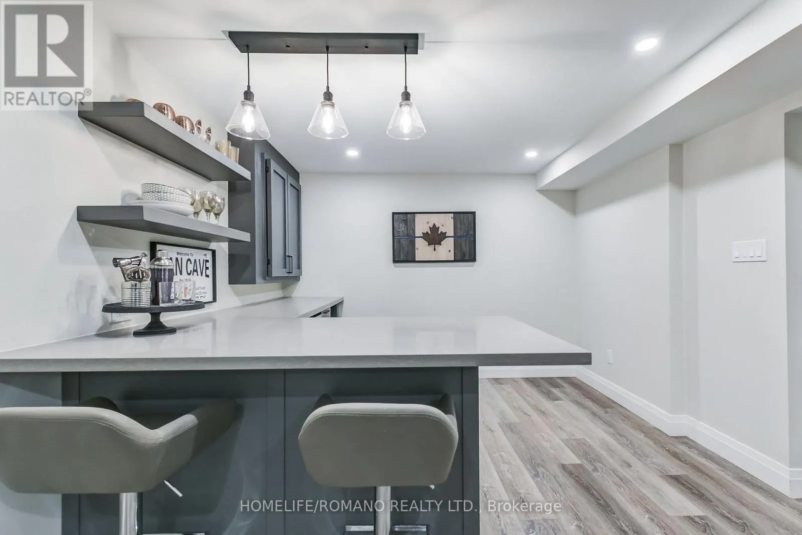 10 GLEN HILL DRIVE