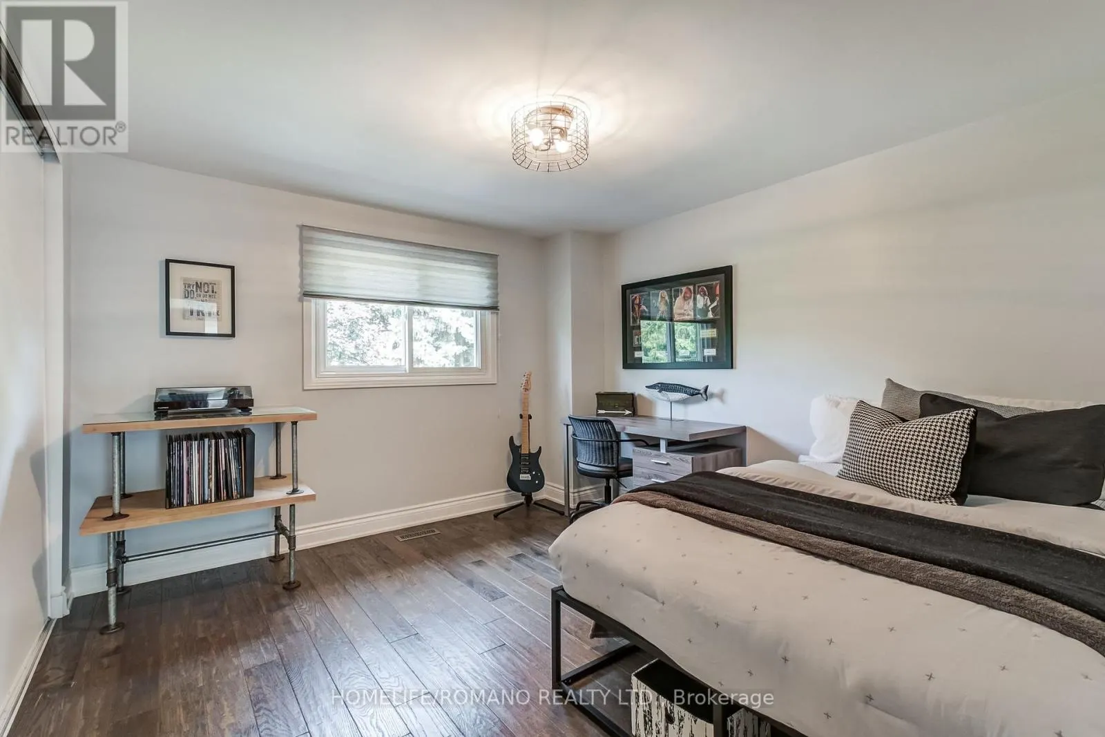 10 GLEN HILL DRIVE
