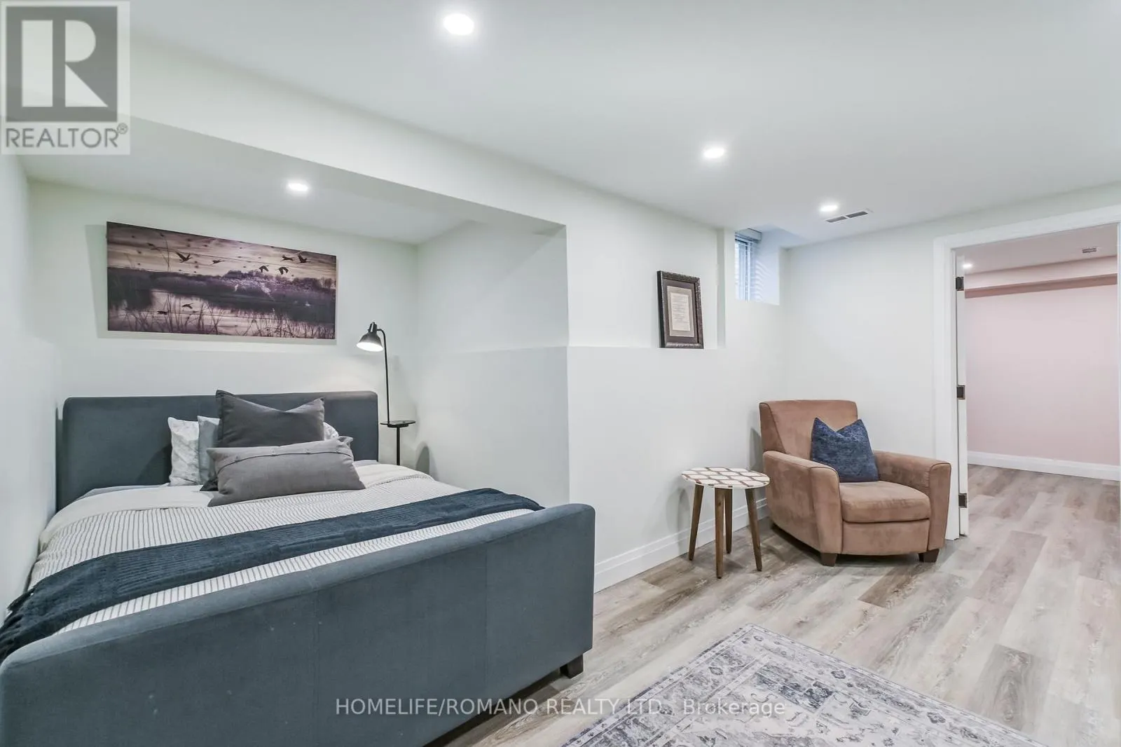 10 GLEN HILL DRIVE