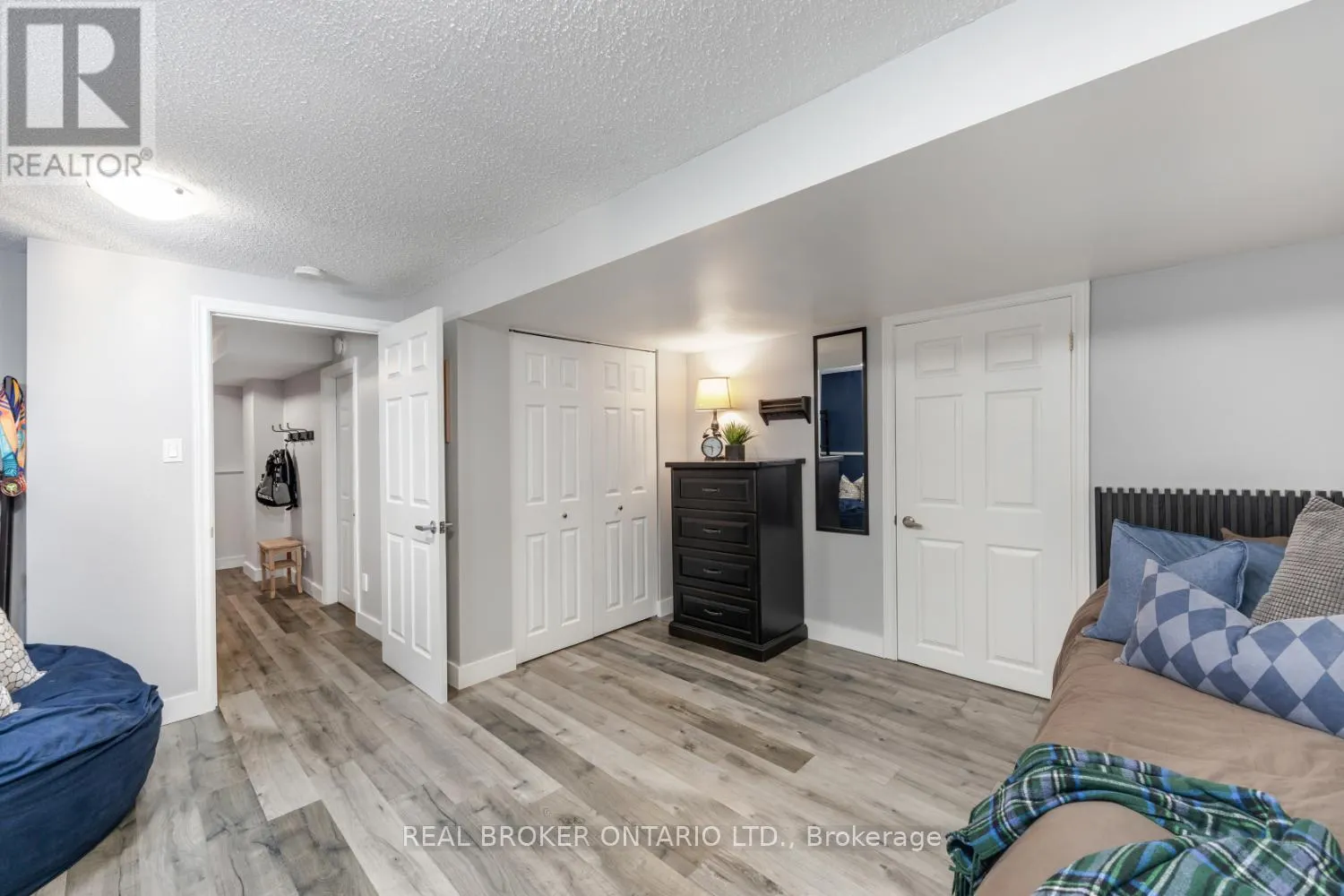 5 WALBRIDGE COURT