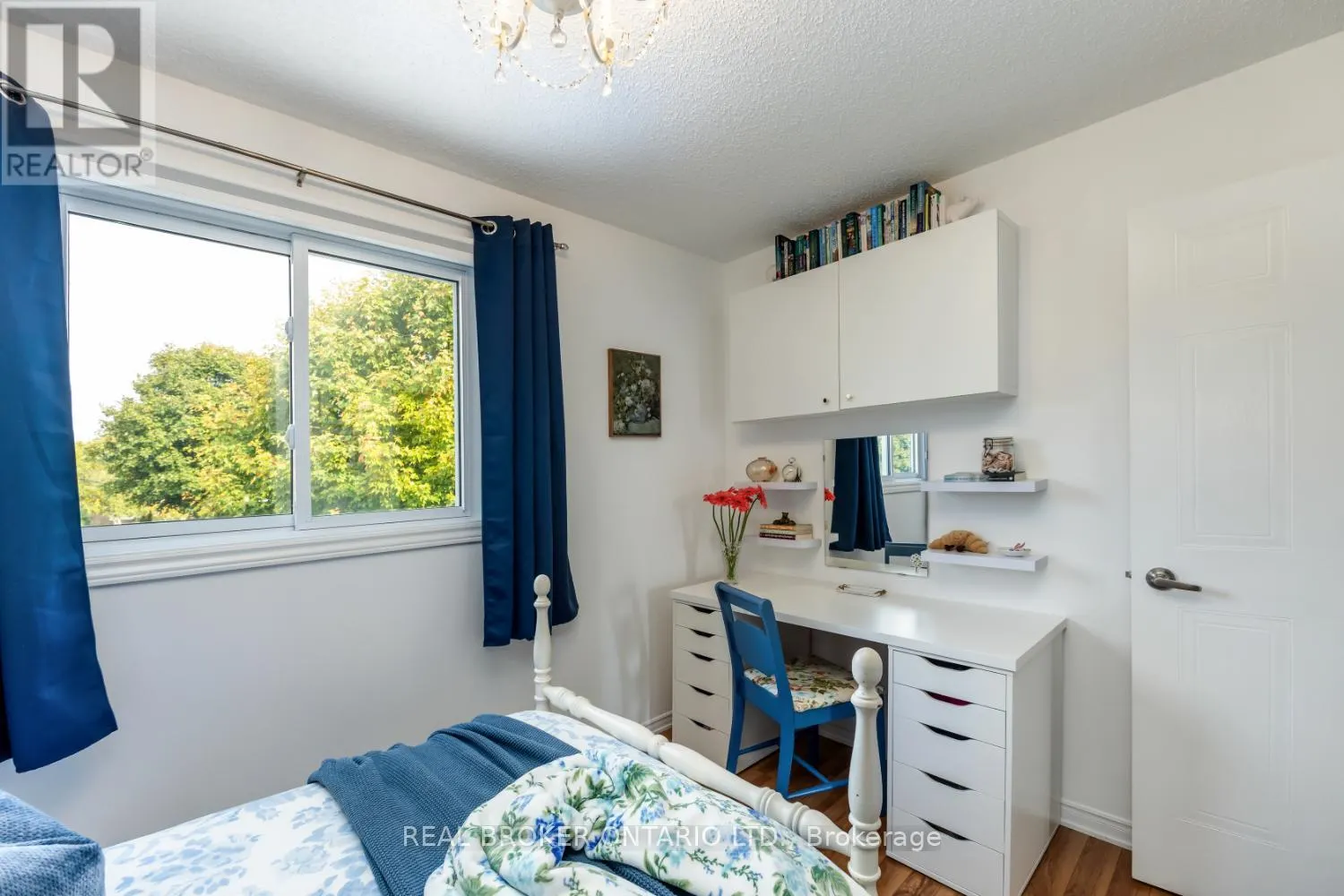 5 WALBRIDGE COURT