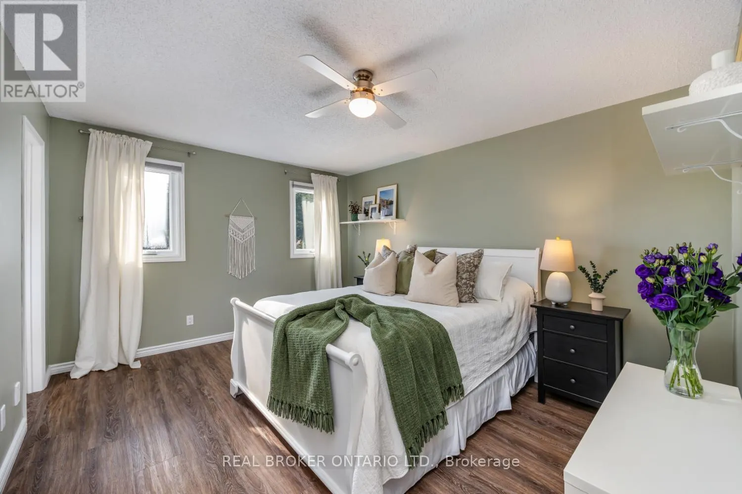 5 WALBRIDGE COURT