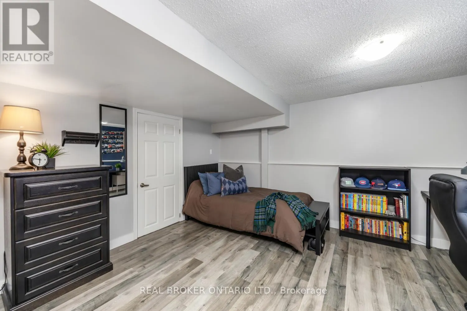 5 WALBRIDGE COURT