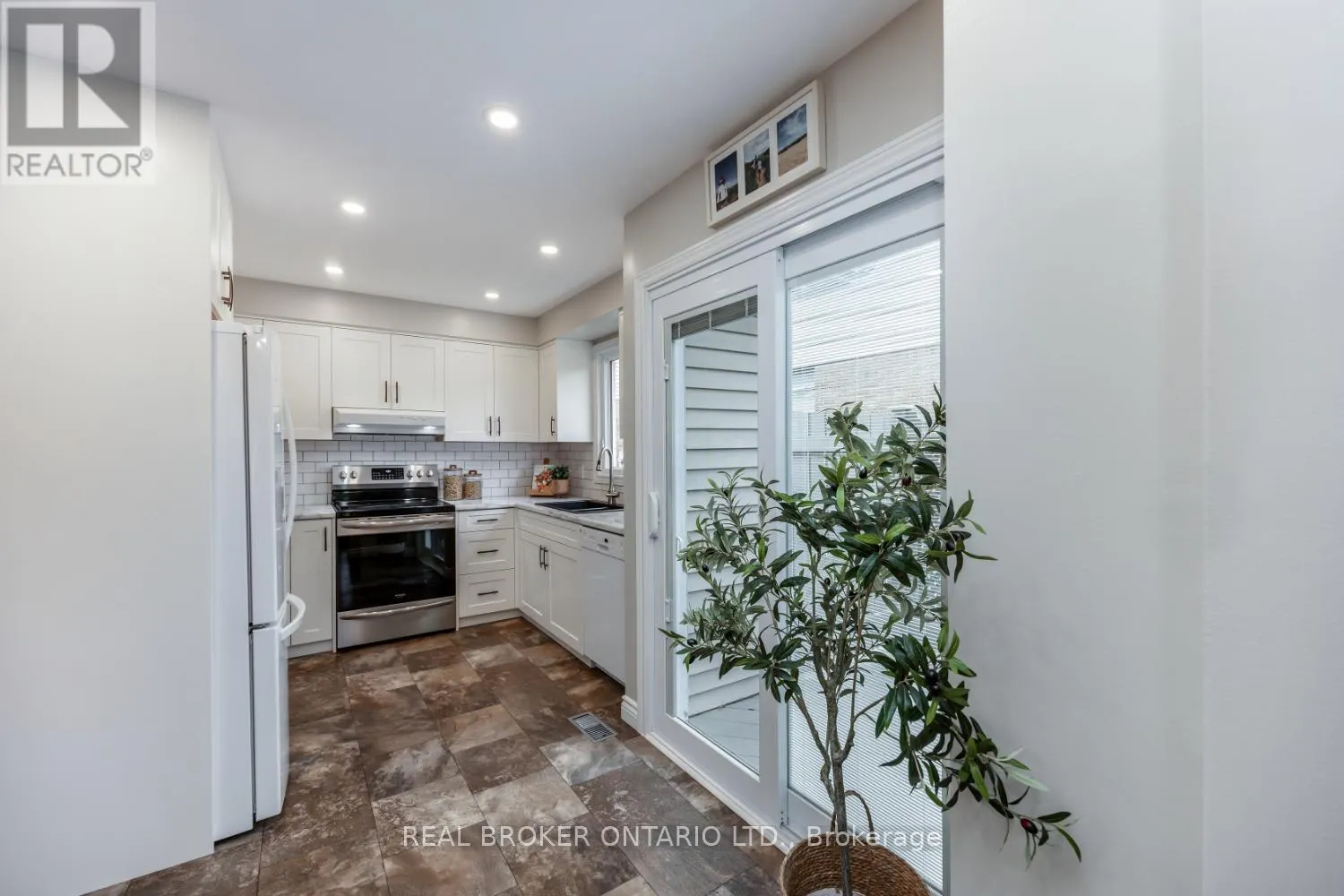 5 WALBRIDGE COURT