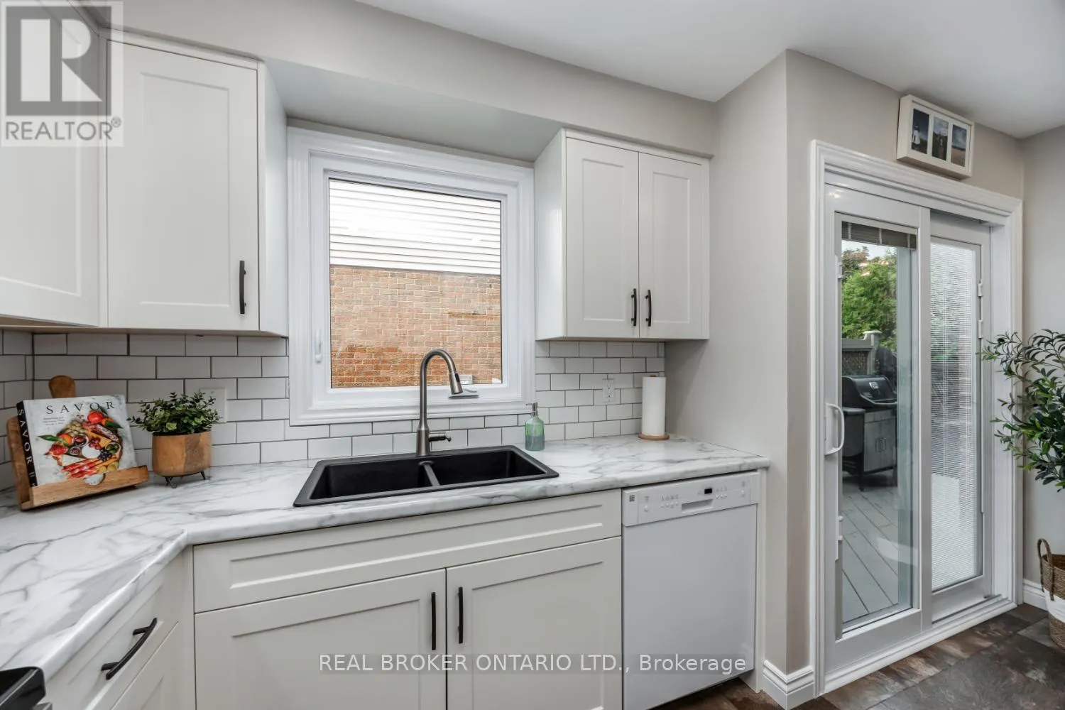 5 WALBRIDGE COURT