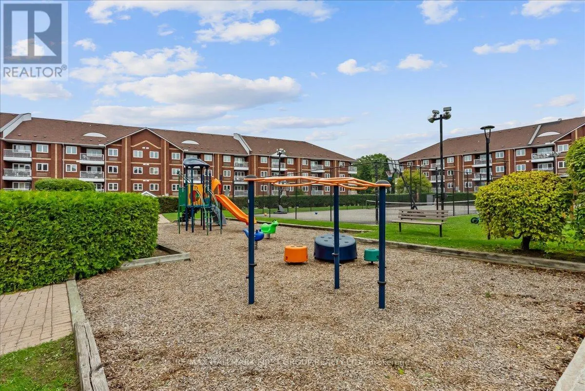 216 - 191 LAKE DRIVEWAY W