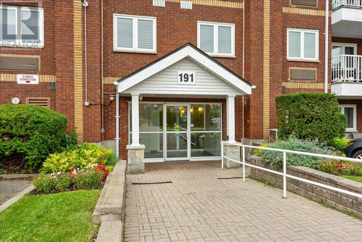 216 - 191 LAKE DRIVEWAY W