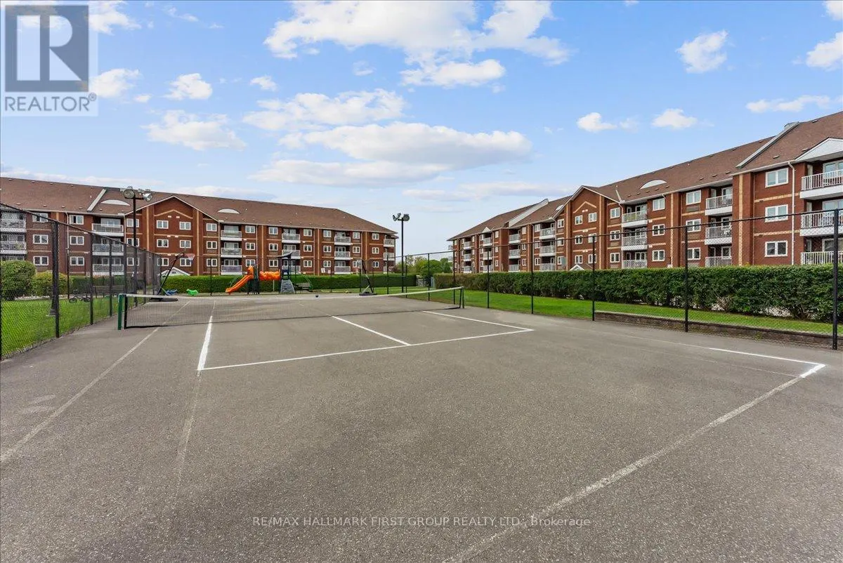 216 - 191 LAKE DRIVEWAY W