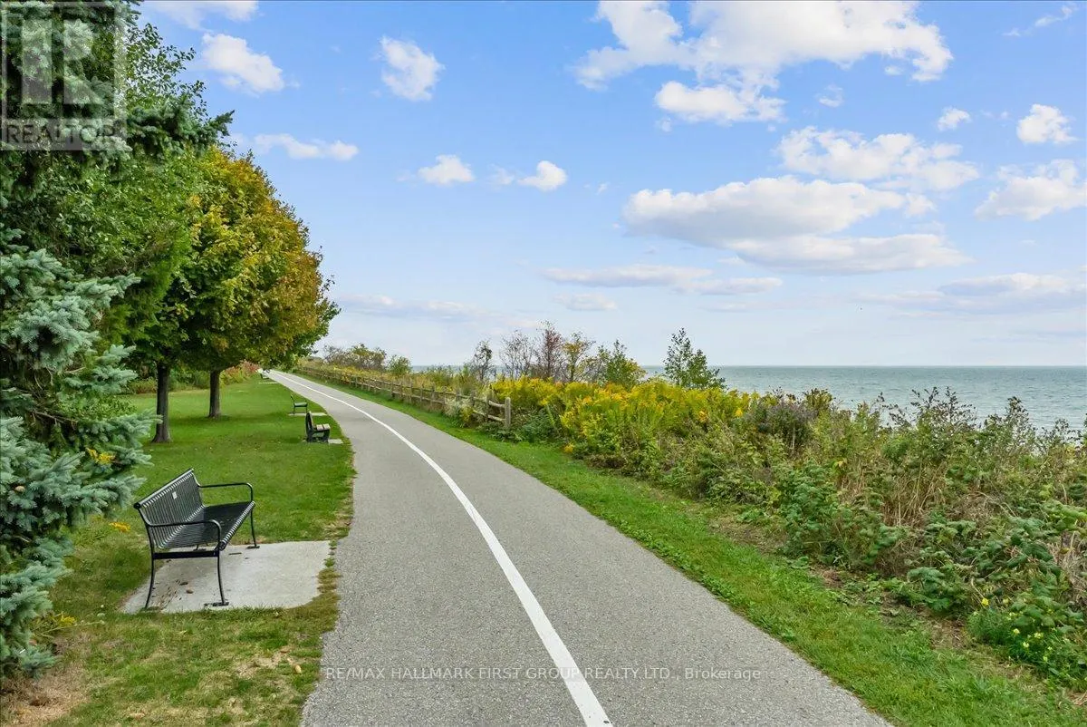 216 - 191 LAKE DRIVEWAY W