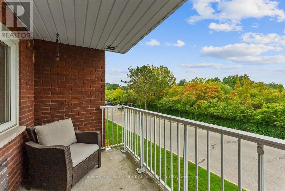 216 - 191 LAKE DRIVEWAY W
