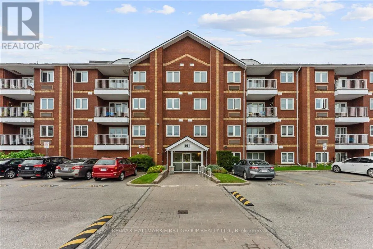216 - 191 LAKE DRIVEWAY W