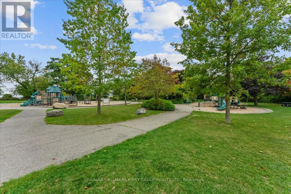 216 - 191 LAKE DRIVEWAY W