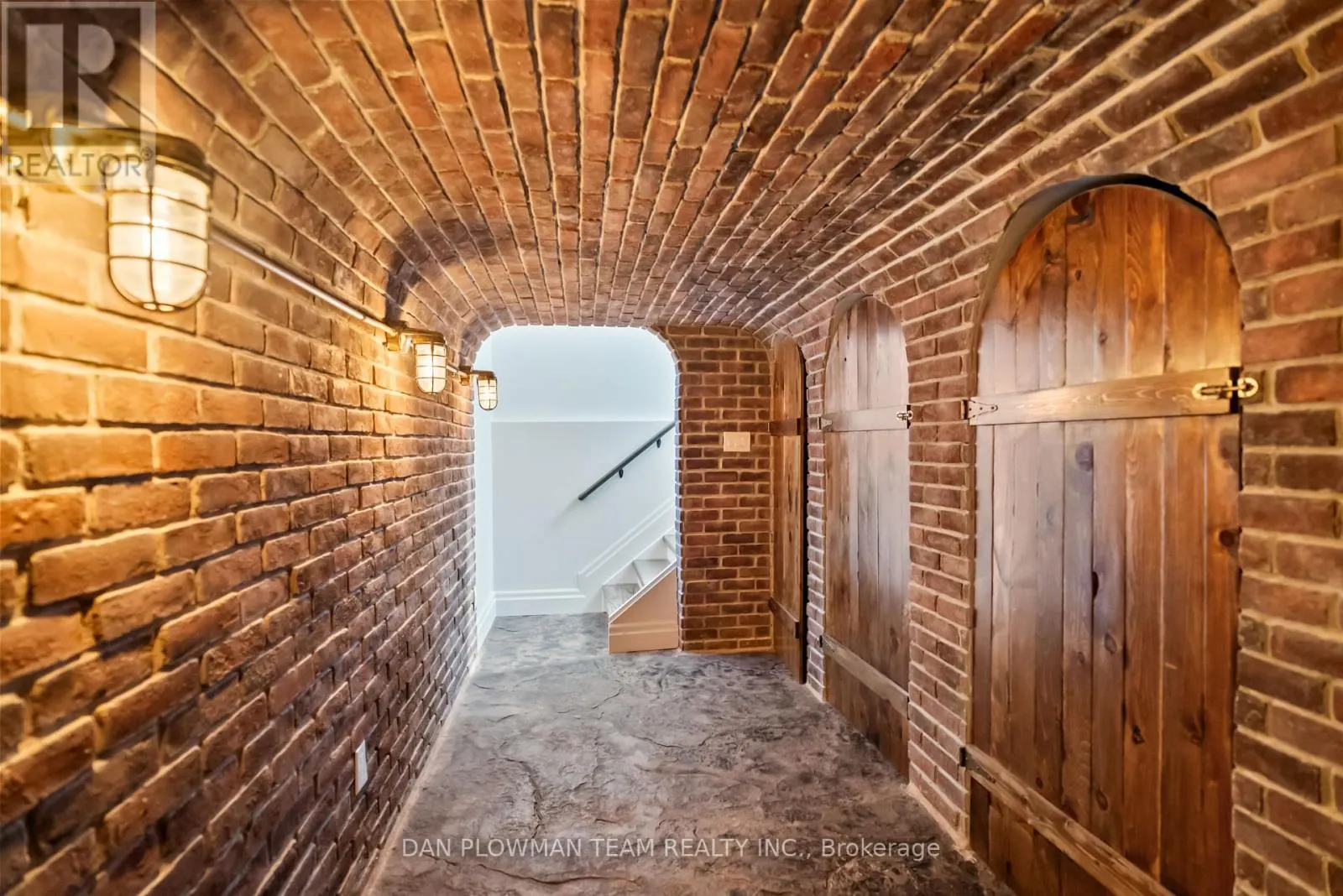 15 CONCESSION STREET E