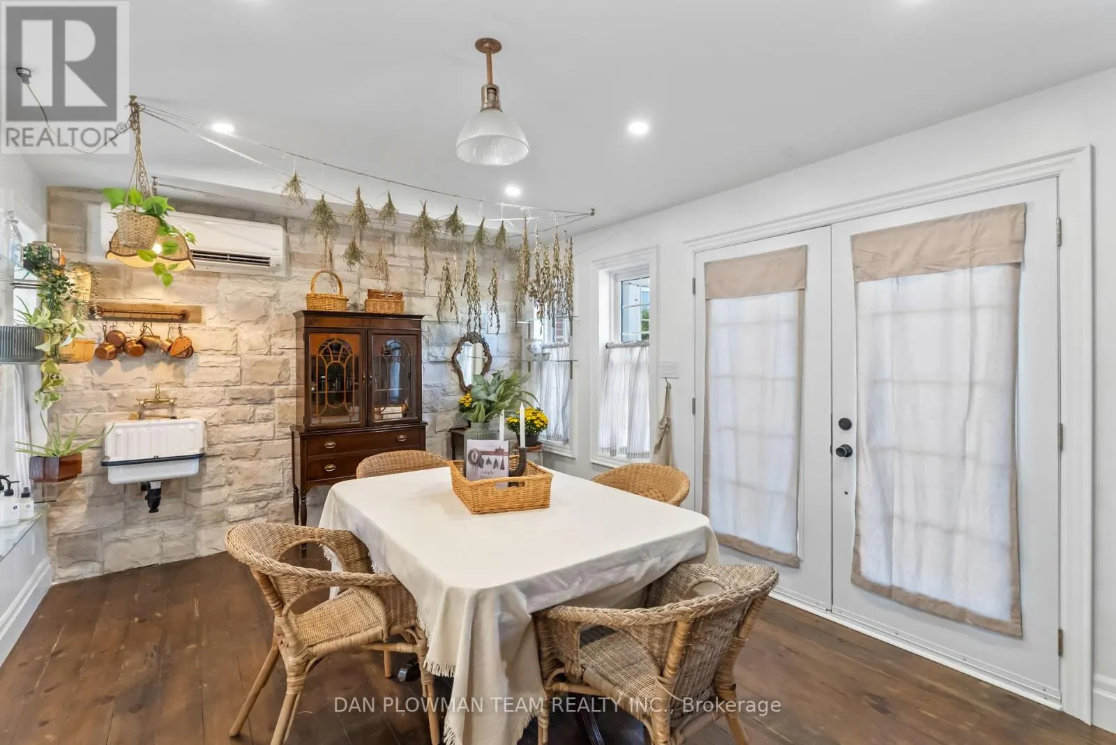 15 CONCESSION STREET E