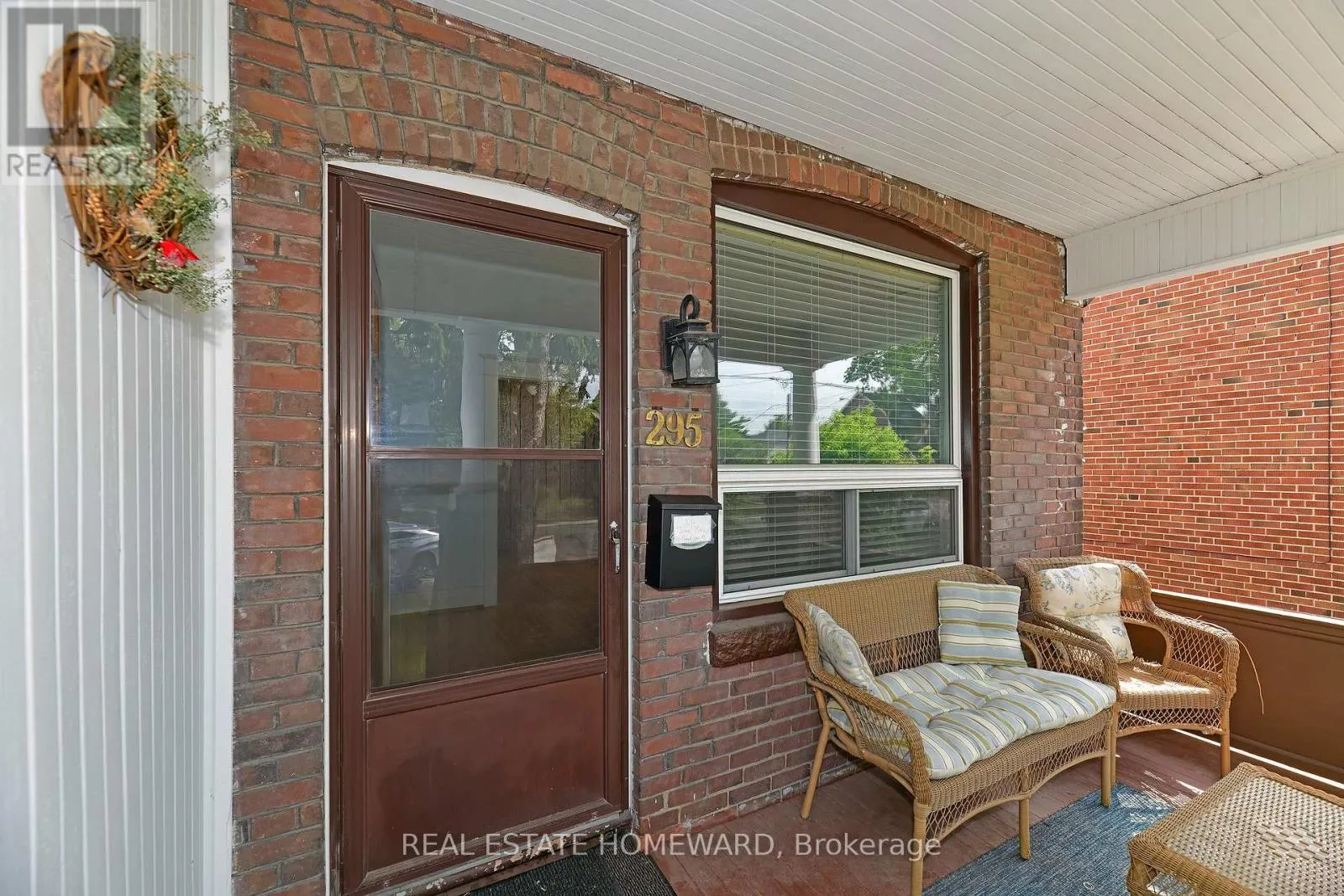 295 CHISHOLM AVENUE