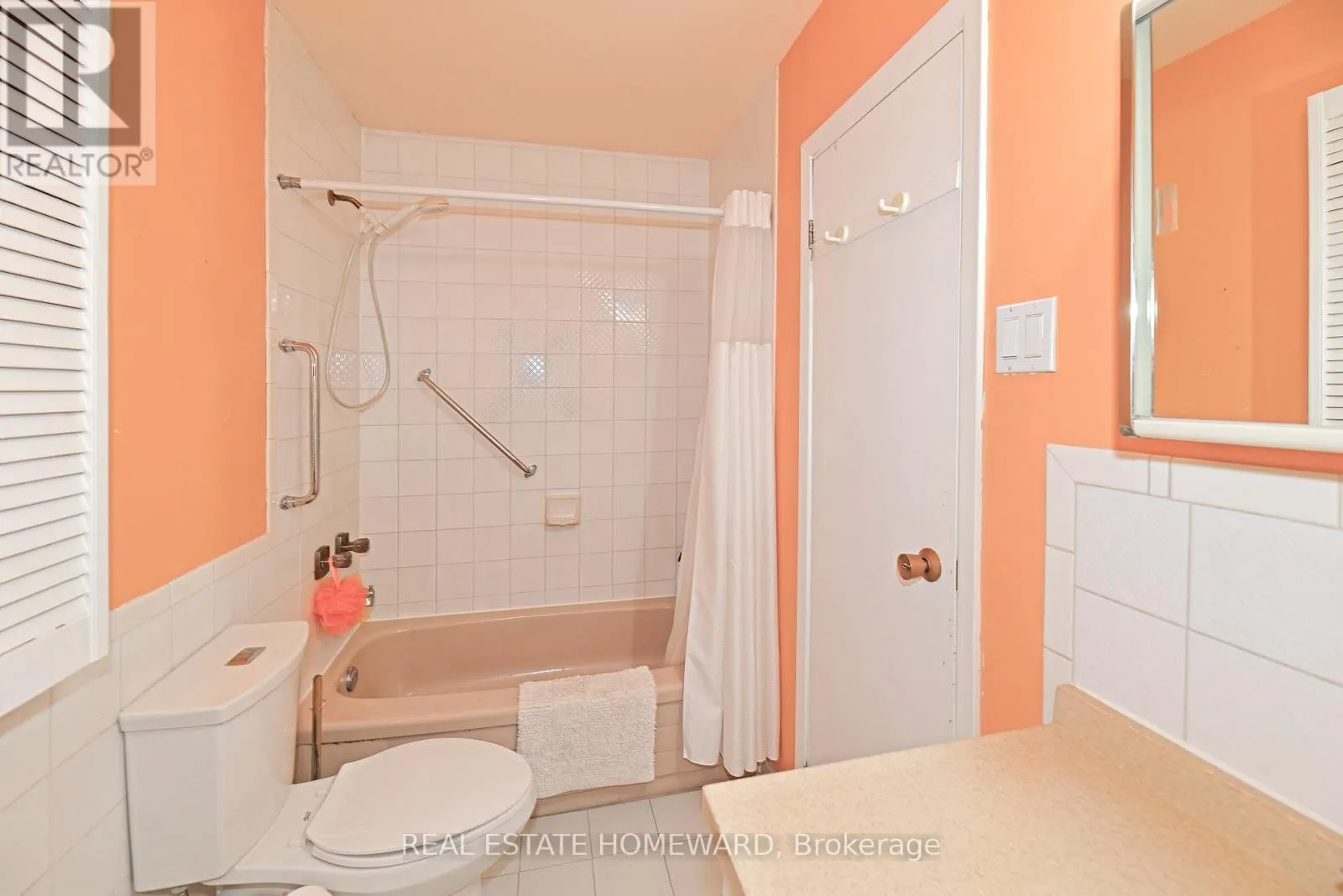 295 CHISHOLM AVENUE