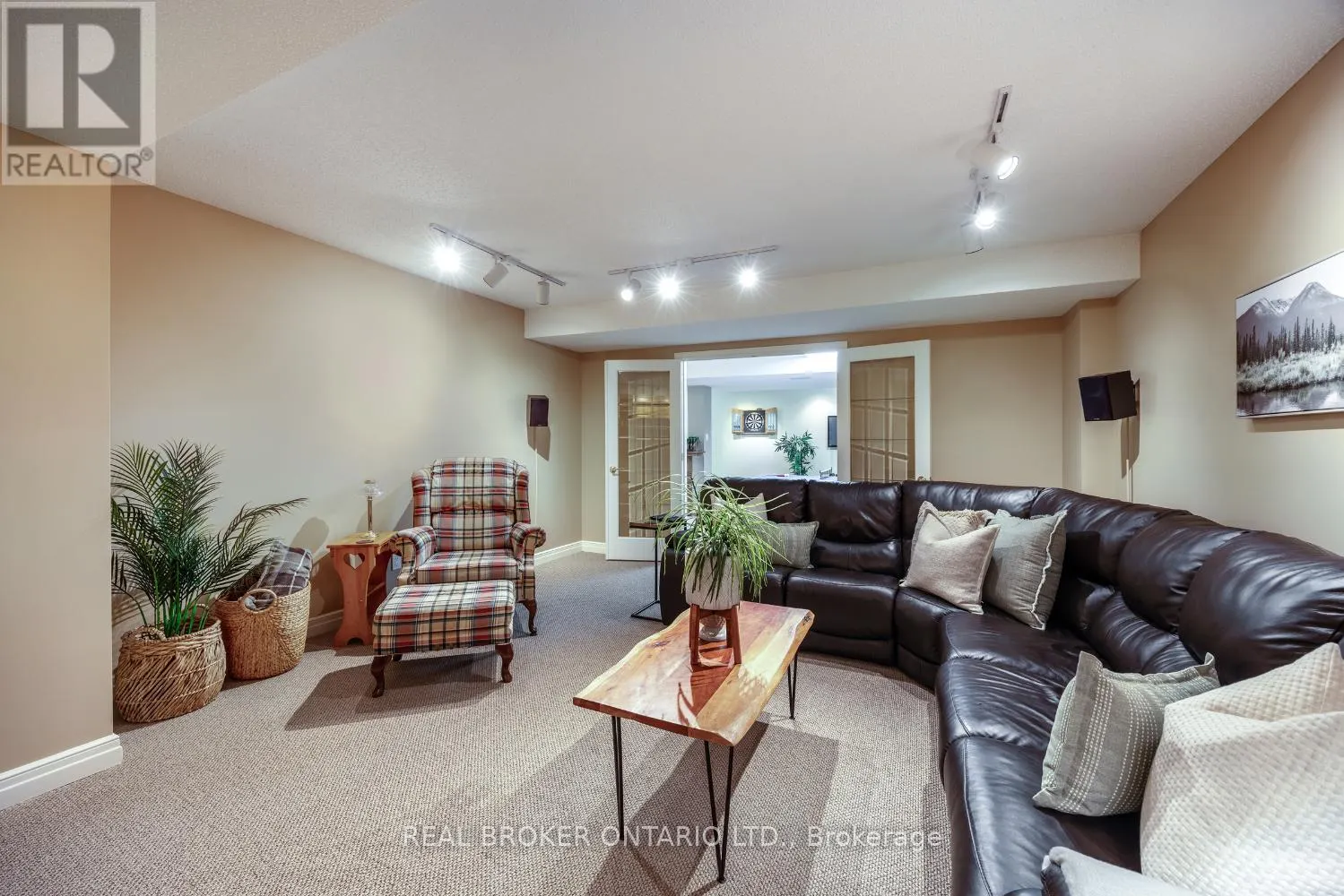 24 WORTHINGTON DRIVE